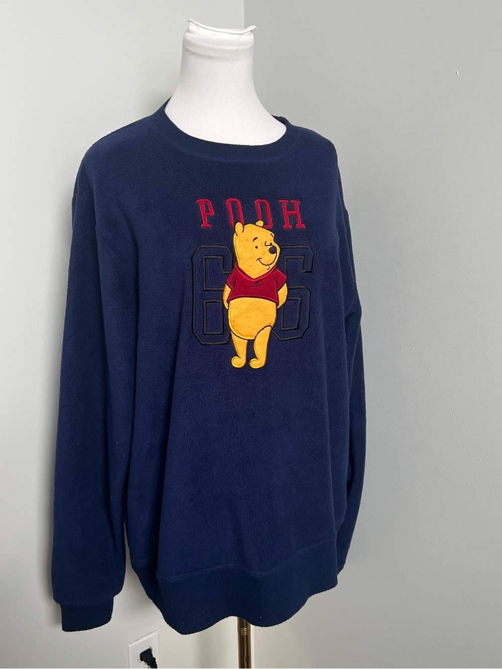 Vintage Winnie the Pooh Navy Fleece Sweatshirt Embroidered Disney Pullover M - Picture 2 of 5